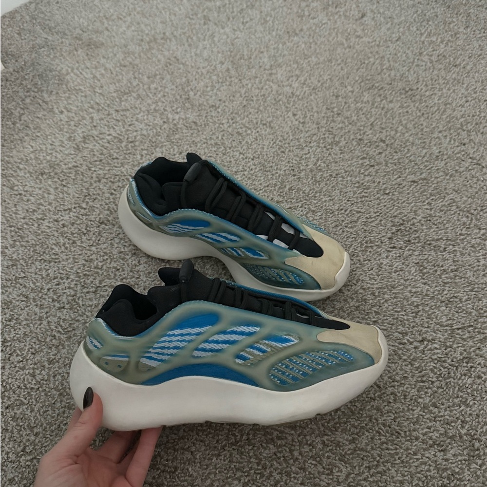 adidas Yeezy 700 V3